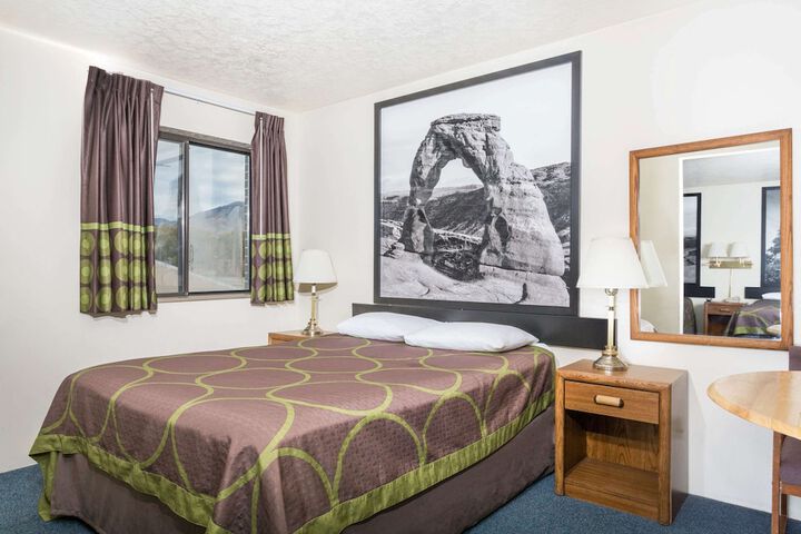 Room 9 of 15