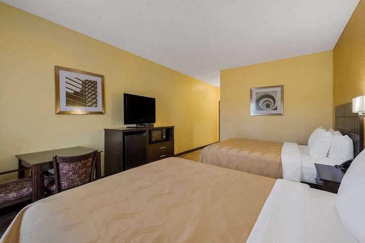 Room 28 of 39