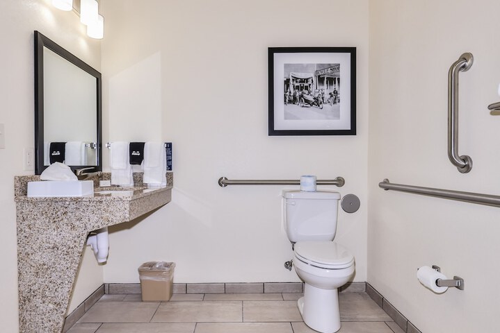 Cobblestone Hotel & Suites - Rhinelander