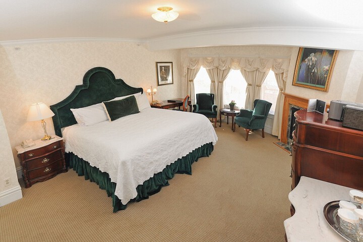 Room 32 of 75