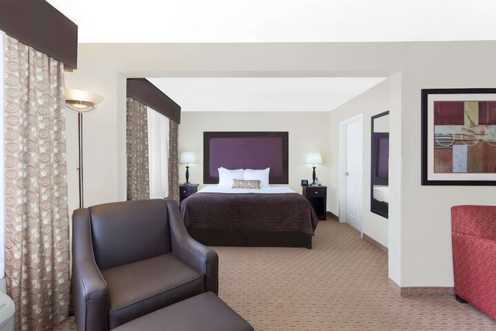Room 9 of 18