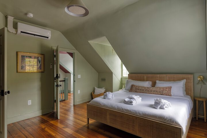 Room 163 of 292