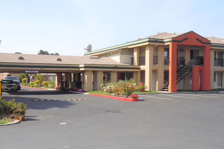 Super 8 by Wyndham Salinas