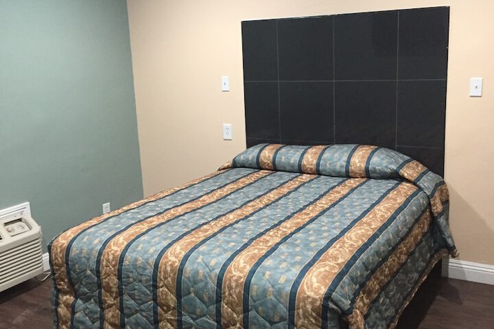 Room 21 of 28