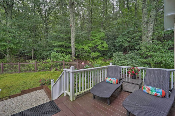 Quiet Studio Escape 2 Mi to Blue Ridge Parkway!