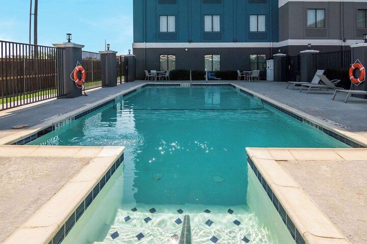 Pool 4 of 31