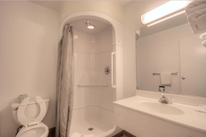 Room 32 of 32