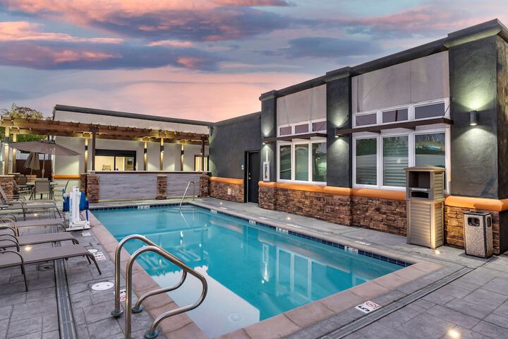 Pool 4 of 33
