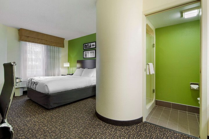 Room 21 of 37
