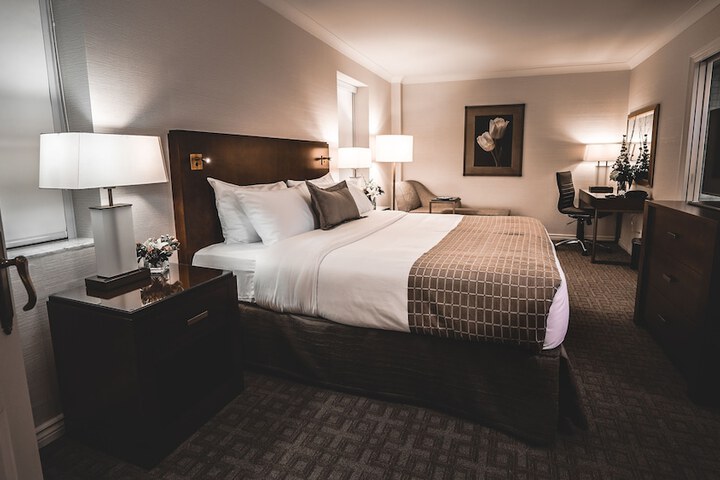Lord Elgin Hotel