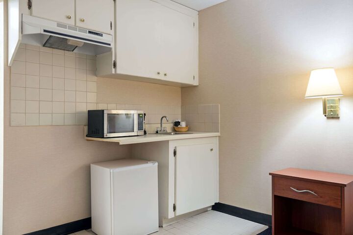 Room 16 of 23