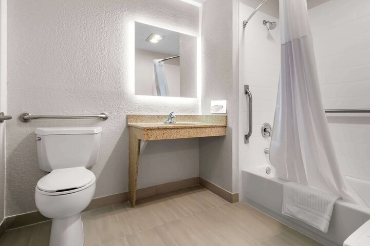 Room 12 of 28