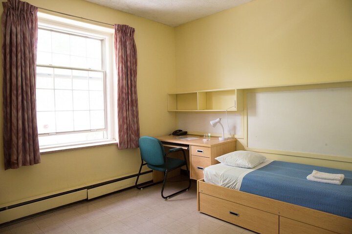 Room 13 of 31