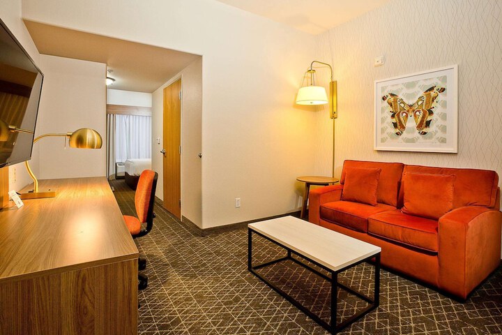 Room 11 of 37