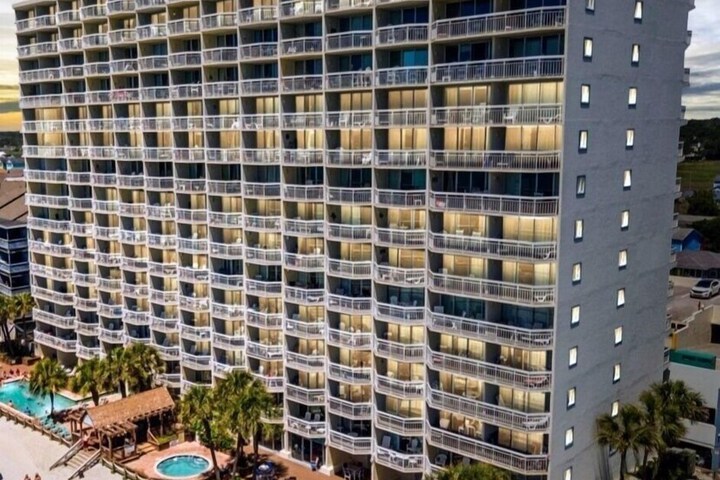 0401 Waters Edge Resort 3 Bedroom Condo by RedAwning