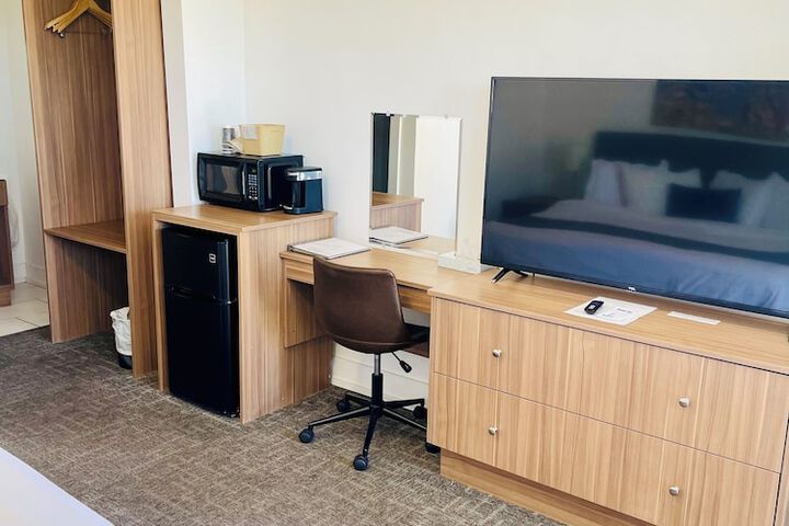 Blue Sage Inn & Suites