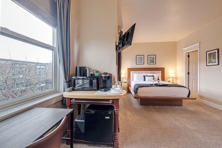 Room 108 of 155