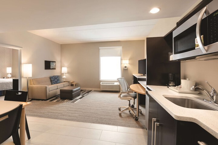 Room 25 of 36