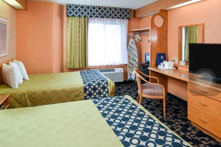 Room 8 of 20