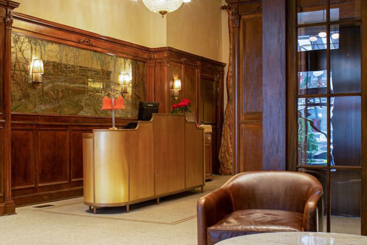 Hotel Cleo Knoxville Downtown, a Tribute Portfolio Hotel