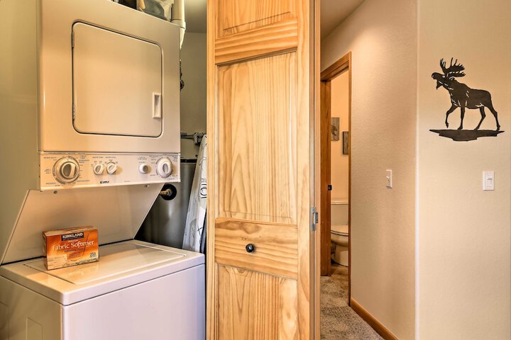 Steps to Grand Lake: Condo w / Deck & Mtn Views