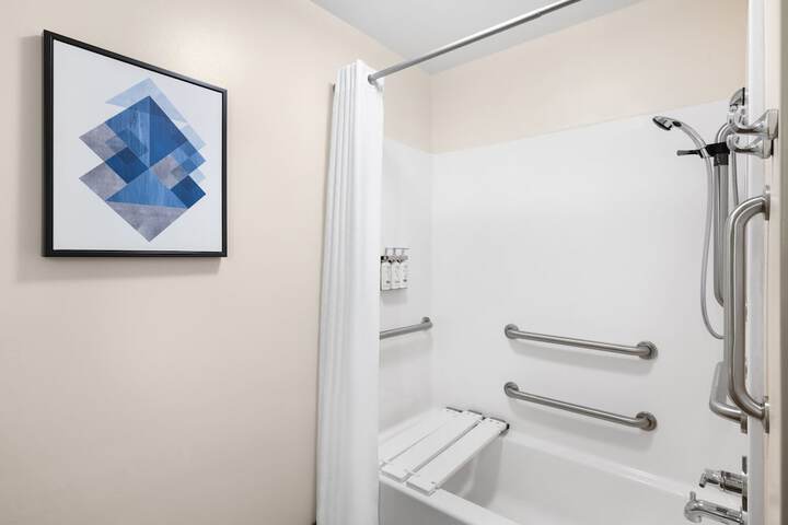 Room 17 of 38