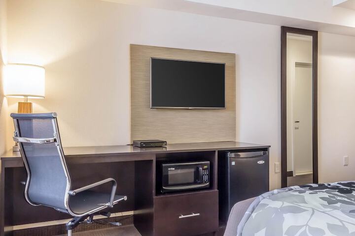 Room 8 of 27