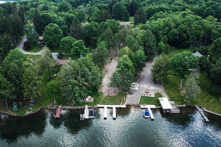 Indian Lake Retreat w / Wet Bar & Covered Deck