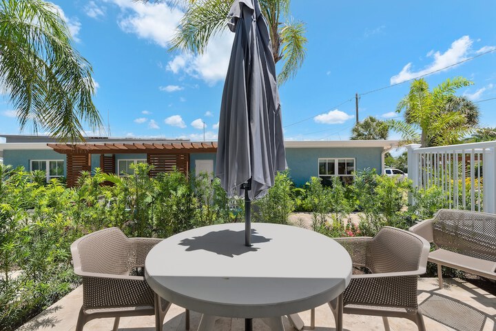 Escape Coastal Resort on Casey Key