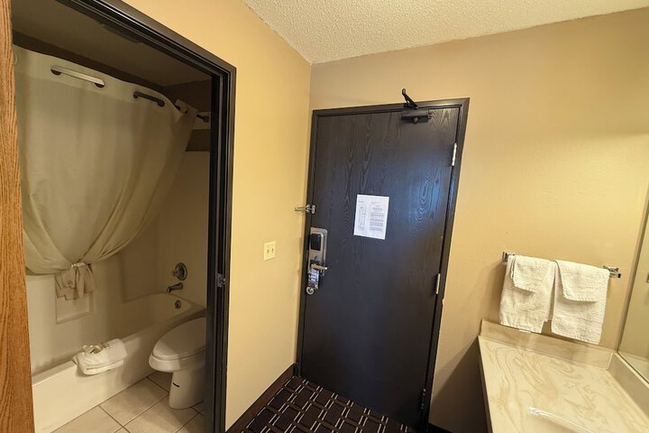 Super 8 by Wyndham Reedsburg