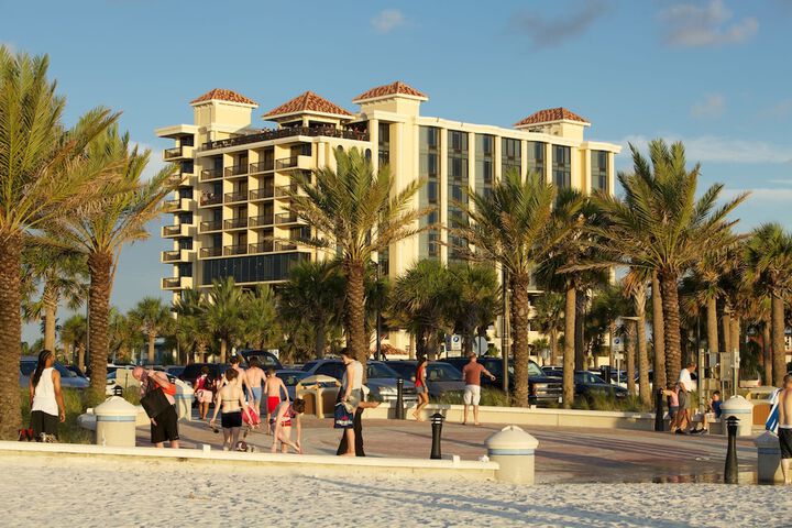 Hotel 10 of 101
