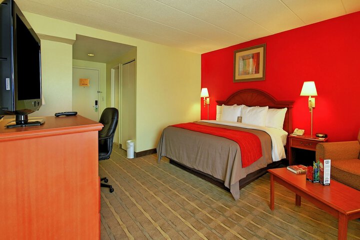Room 33 of 77