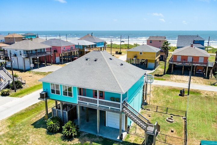 Sunrise Paradise 3 Bedroom Home by RedAwning