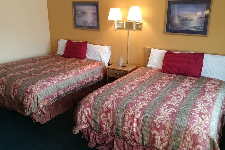 Room 27 of 40
