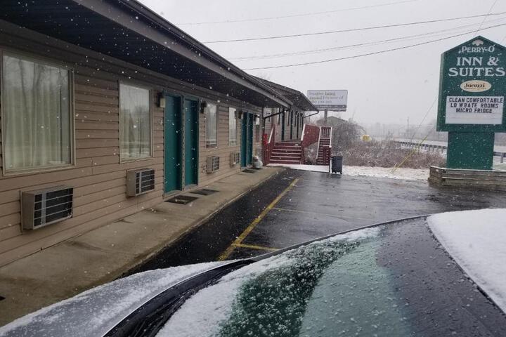 Perry-O Inn & Suites