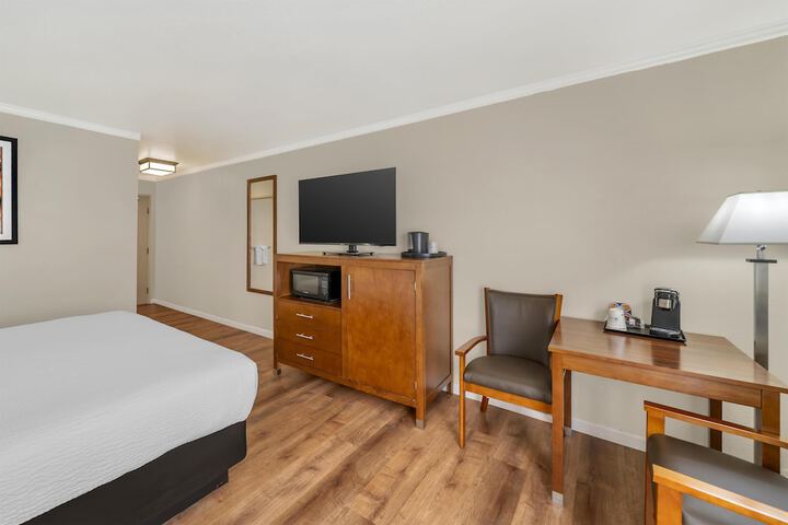 Best Western Plus Northwoods Inn