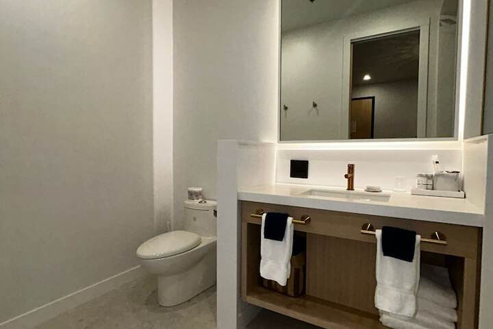 Room 34 of 110
