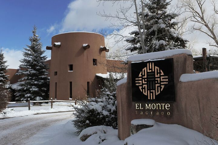 El Monte Sagrado Living Resort & Spa