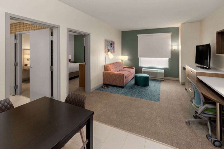 Room 13 of 37