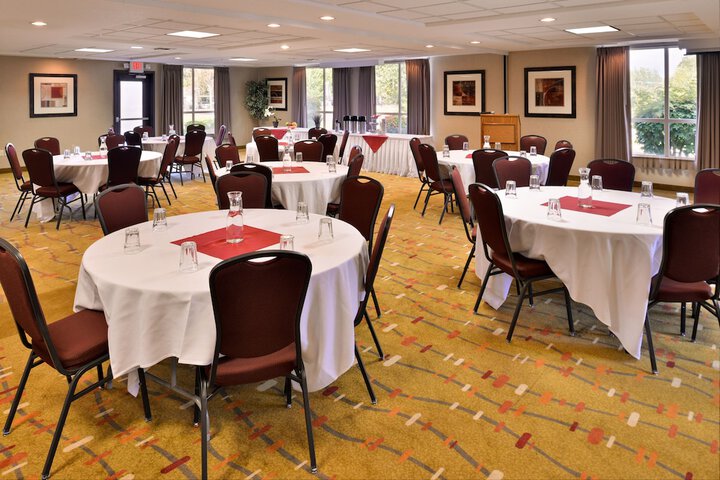 Holiday Inn Express & Suites Albany by IHG