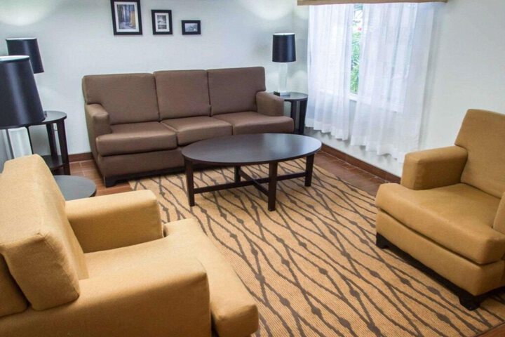 SLEEP INN & SUITES RIVERFRONT
