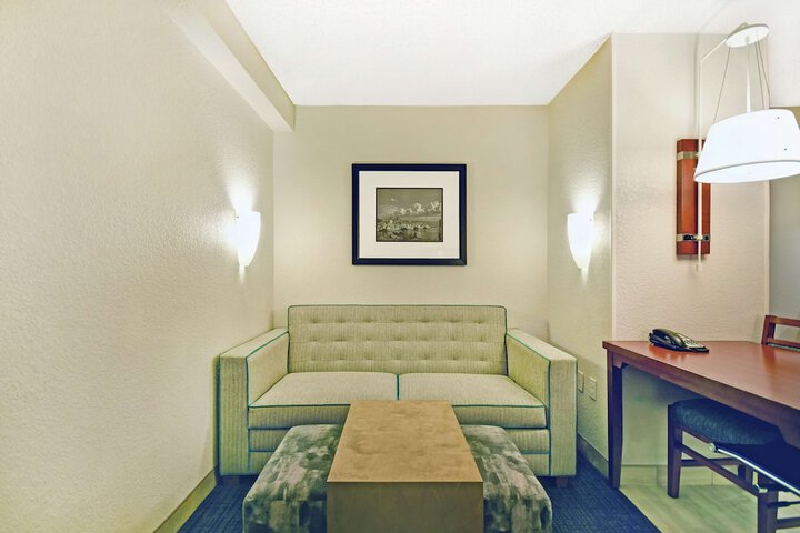 Room 34 of 73