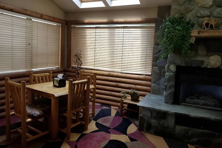 Sandpoint Inn