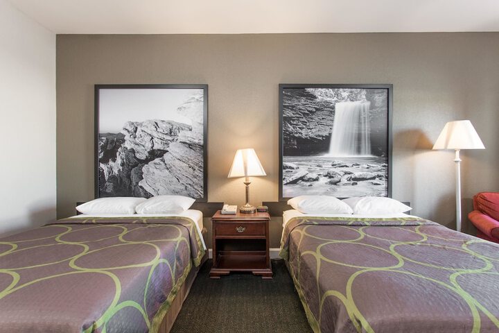 Room 10 of 19