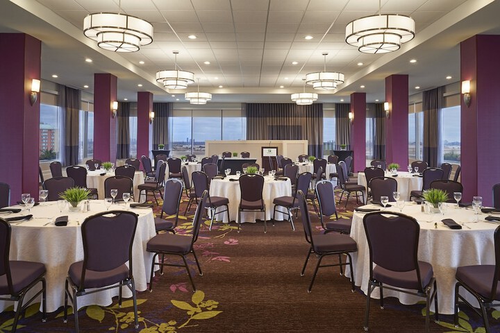 Holiday Inn Toronto - Intl Airport by IHG