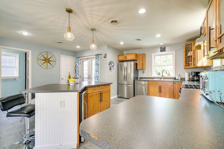 The 1818 Home w / Porch & Grill - 1 Mi to Beach!