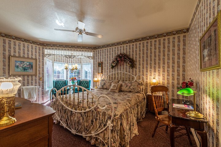 Room 12 of 94