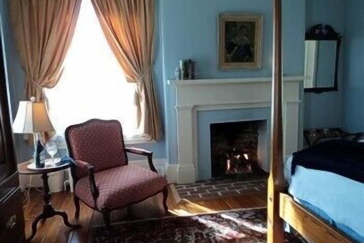 Room 23 of 35