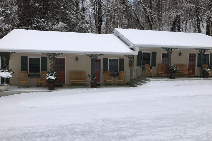 Mountain Aire Cottages Inn & Glamping