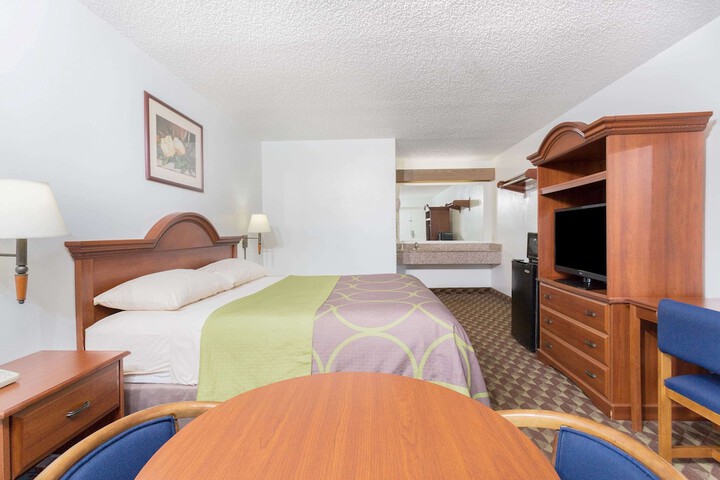 Room 7 of 15